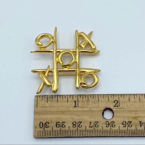 Tic Tac Toe Game Whimsical Gold Tone Fun Brooch Pin - Picture 3 of 9
